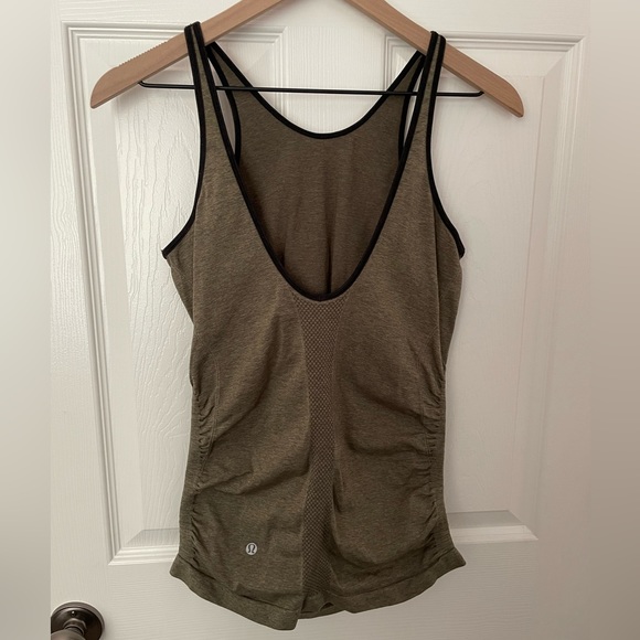 Lululemon In The Flow Tank - Picture 2 of 9